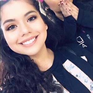 Meet your Posher, Cloe